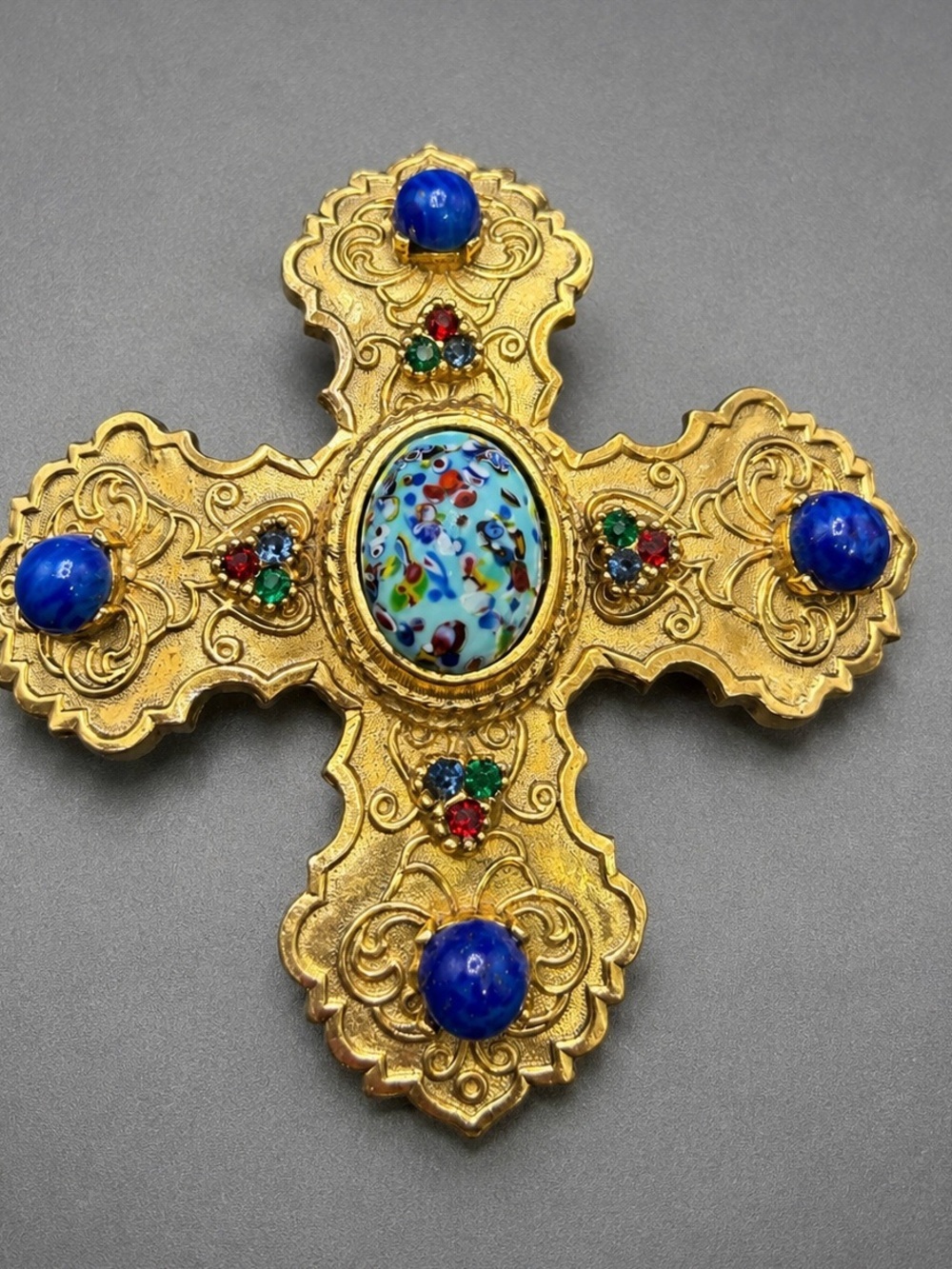 Vintage Accessocraft  Brooch with Art Glass  Center #15SB